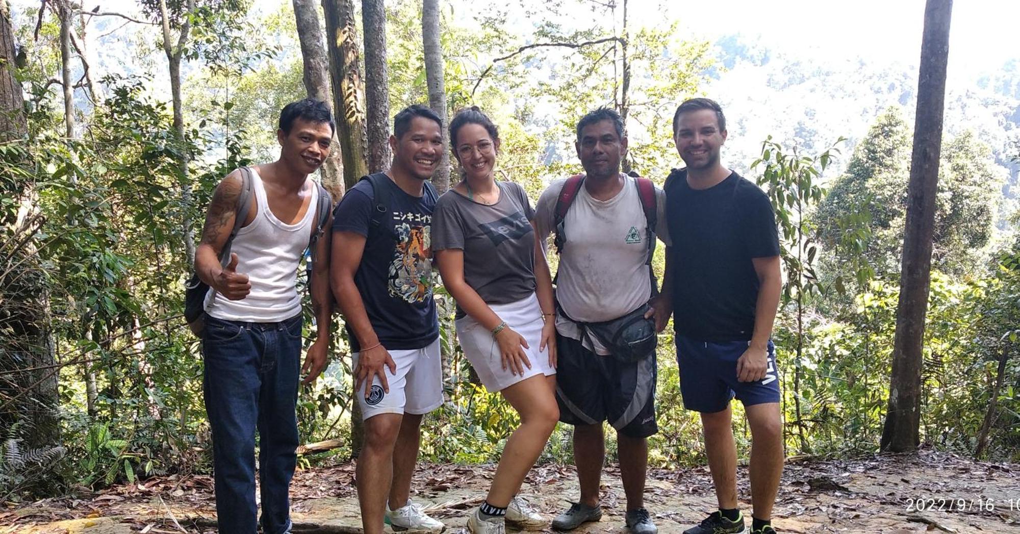 Orangutantreksumatra & Lovely Jungle Lodge Only Book If You Are Treking With Us Bukit Lawang Quarto foto
